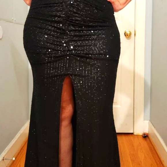 FORMAL/ PROM DRESS - Picture 3 of 4